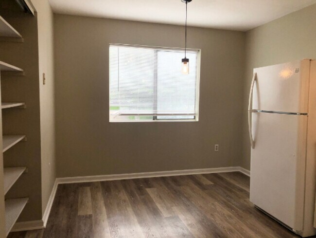 Building Photo - 1722 Hunters Trl