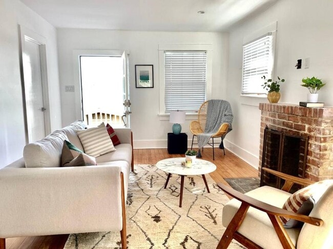 Building Photo - 1.0 bedroom in Los Angeles California 90039
