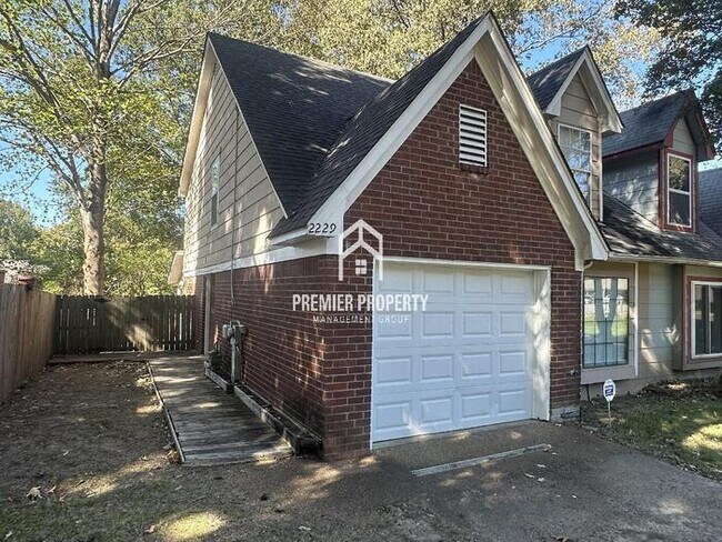 Foto del edificio - 2229 Woodfield Park Rd