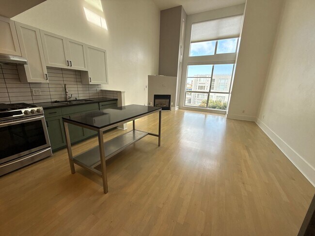 Building Photo - EPIC REA- Great SOMA Loft w/View - 1 BR/2 ...