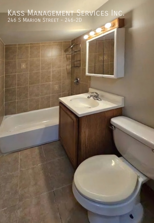 Building Photo - Spacious 1bed/1bath with Heat included, Ha...