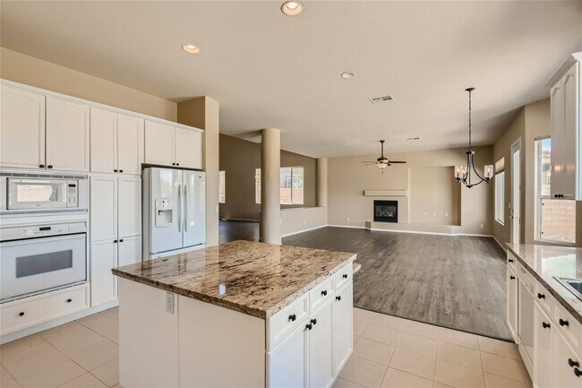 Foto del edificio - (COMING SOON) LUXURY HOME Located in PRESTIGIOUS SOUTHERN HIGHLANDS GUARD-GATED COMMUNITY!