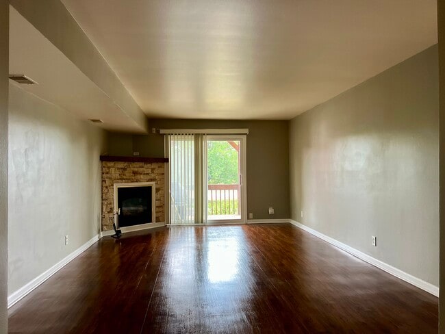 Building Photo - 1875 Tall Oaks Dr