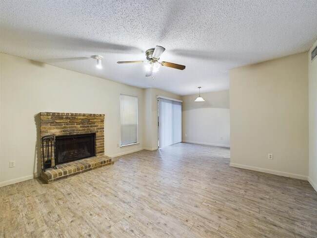 Building Photo - 8502 Lyndon Ln