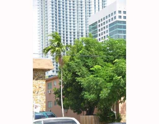  - 239 SW 9th St