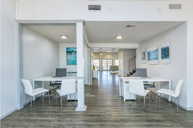 Foto del edificio - * $500 OFF MOVE IN COSTS * Recently renovated 2 bedroom apartment *
