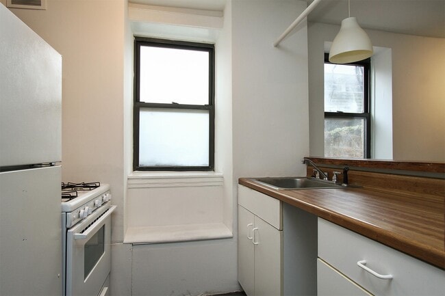 Foto del edificio - 728 W 19th St