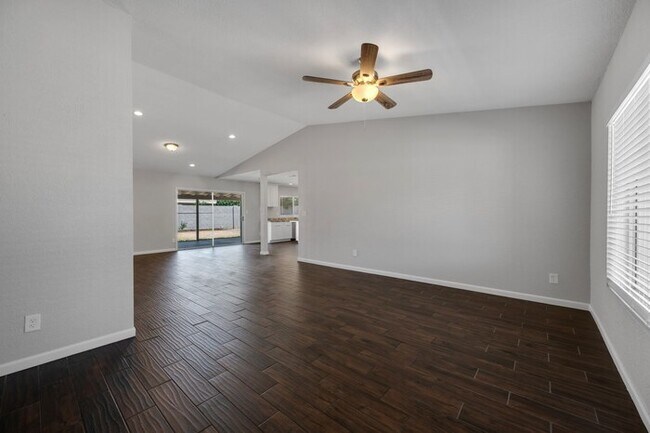 Building Photo - NOW AVAILABLE! 1438 W Topeka Drive, Phoeni...