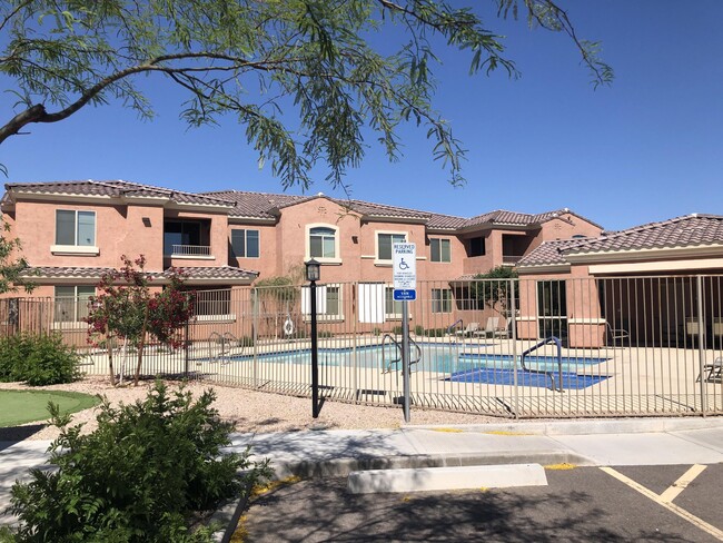 Building Photo - 900 S Canal Dr