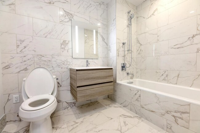 Foto del edificio - 131-01 40th Rd