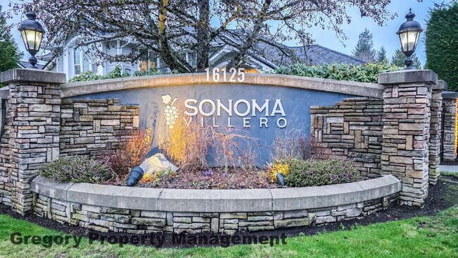 Foto del edificio - Sunlit & Spacious Ground-Level Condo | 12-Foot Ceilings, Luxury Amenities & Ideal Locale