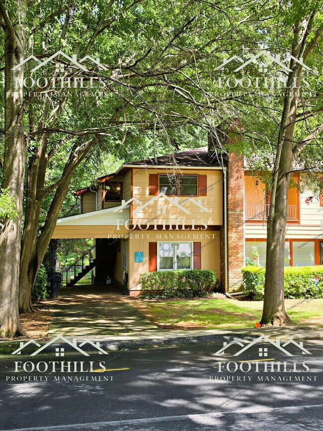 Building Photo - 130 Tanglewood Dr
