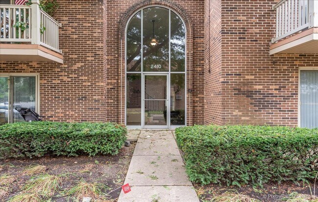 Building Photo - 2410 N Kennicott Dr