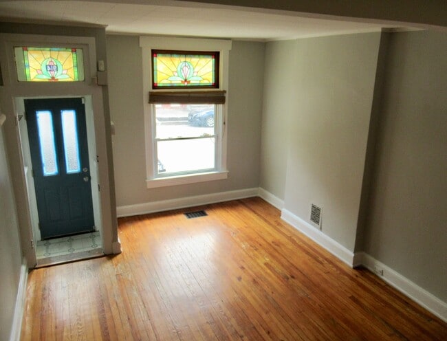 Photo - Charming 2 Bedroom/1 Bathroom Townhome in ...