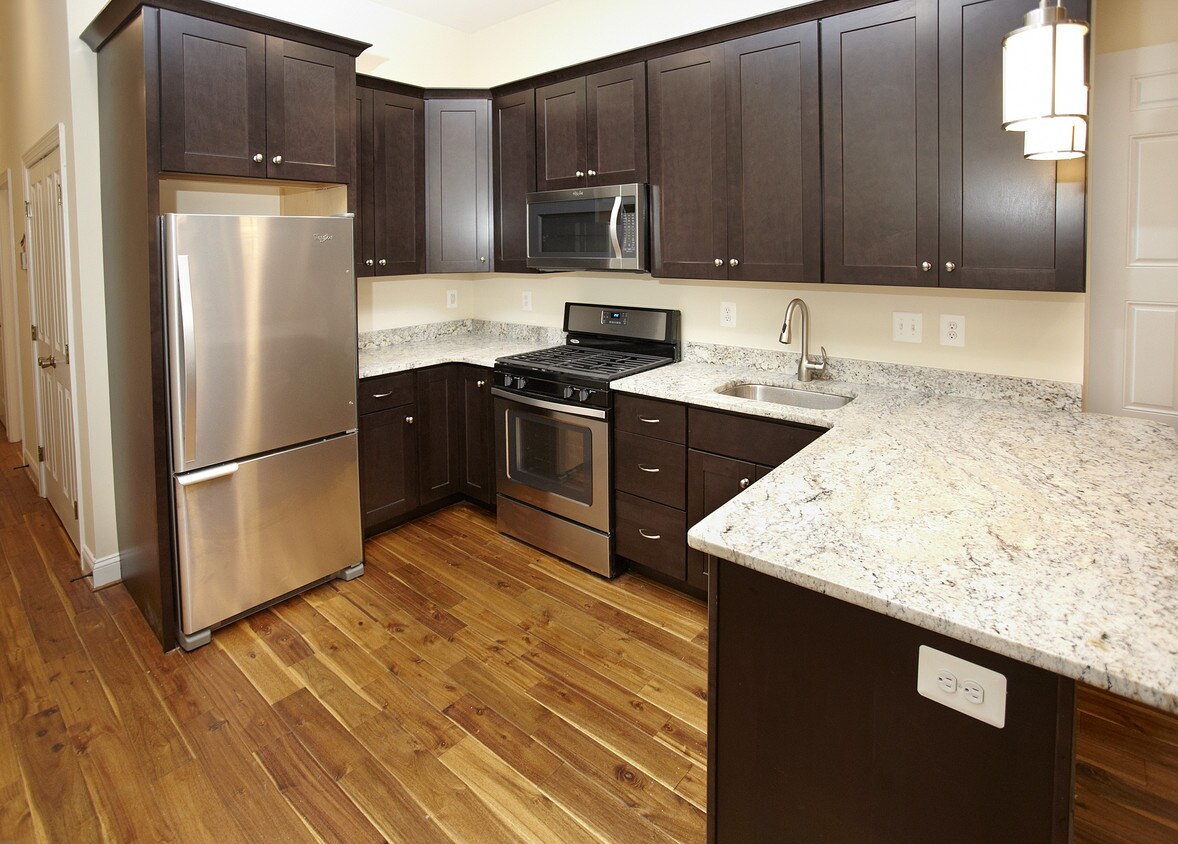 Primary Photo - 1312 W Lombard St