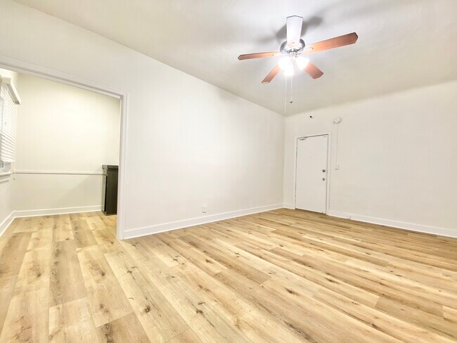 Foto del edificio - 456 S Catalina St