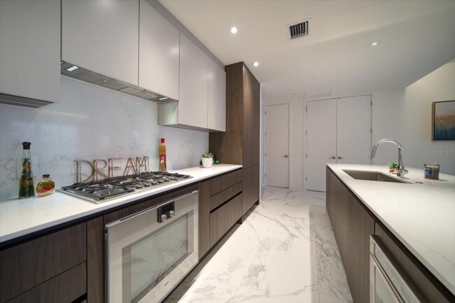 Building Photo - 1020 Sunset Point Rd