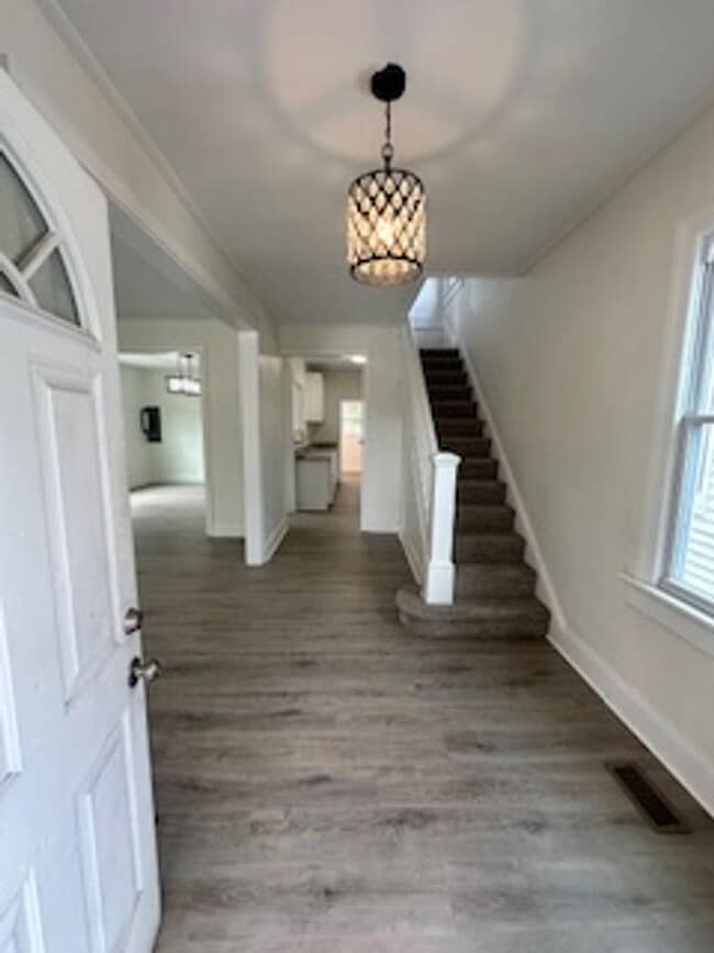 Photo - Fully renovated house for Rent!