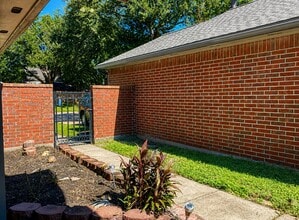 Building Photo - 7142 River Garden Dr