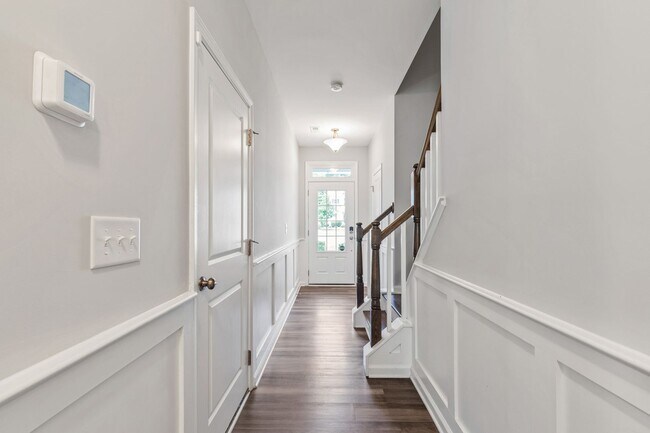 Building Photo - Serene Cul-de-Sac Retreat: 3BR Hillsboroug...