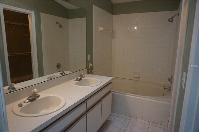Foto del edificio - 7139 Edgewater Shores Ct