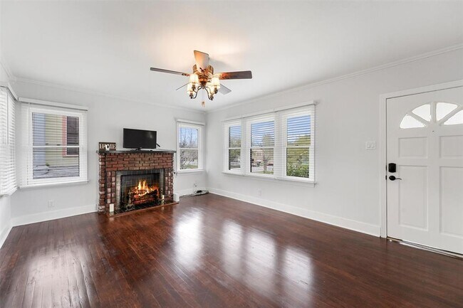 Building Photo - 4823 Avenue O