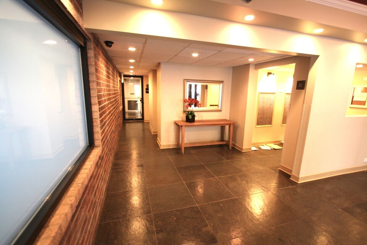 Foto principal - Updated Studio, 1 Bath for Rent In Wrigley...