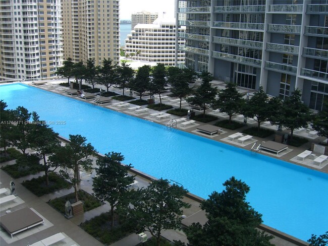 Foto del edificio - 475 Brickell Ave