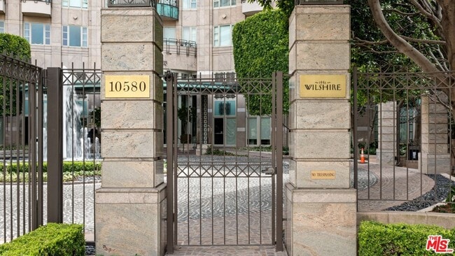 Building Photo - 10580 Wilshire Blvd