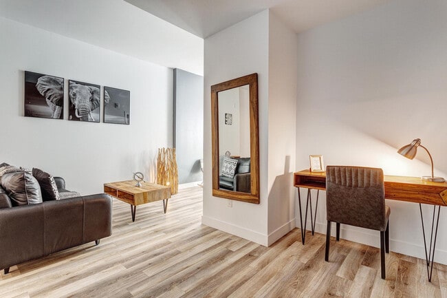 Building Photo - 2061 Rue Stanley