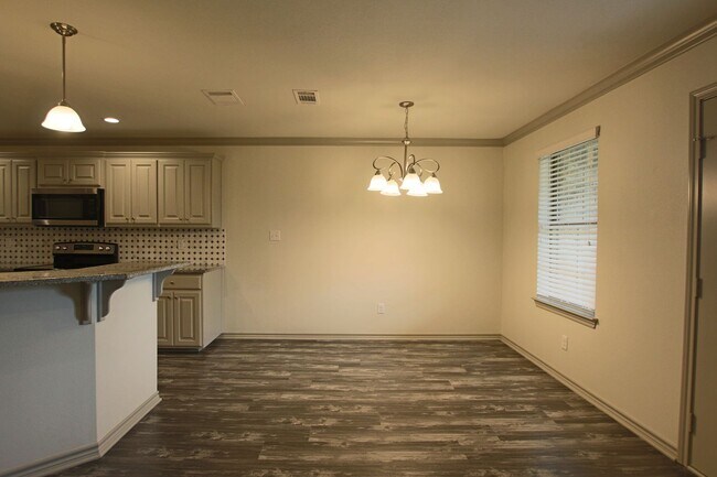 Foto del edificio - Beautiful 2 Bedroom 2 Bathroom Townhouse in South Tyler! 1/2 OFF FIRST FULL MONTH