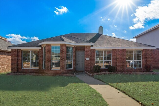 Foto del edificio - 5509 Fruitwood Dr