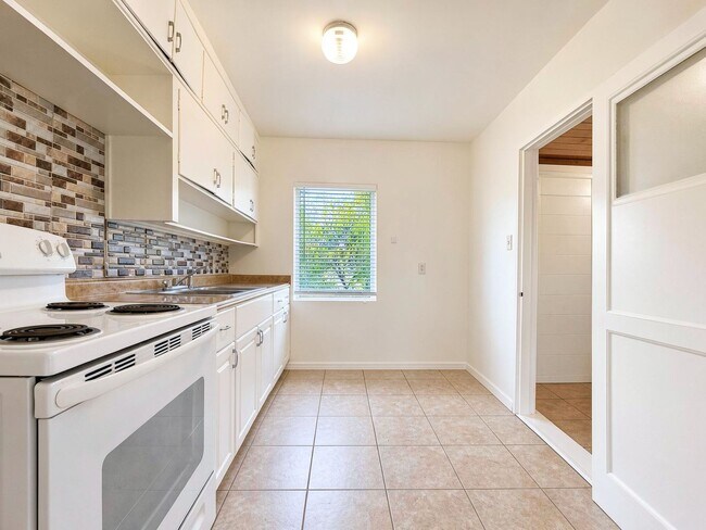 Foto del edificio - 3 Bedroom Home for Rent Near Tiger Stadium & Lakeland Regional!