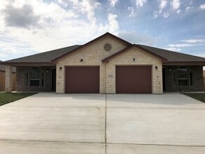 Building Photo - 5803 Luminous Ln
