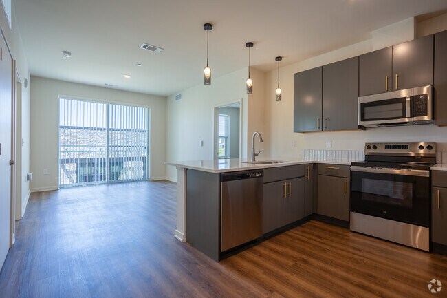 2 habitaciones, 2 baños - 911 pies cuadrados - Cocina - The Flats at Carriage Commons