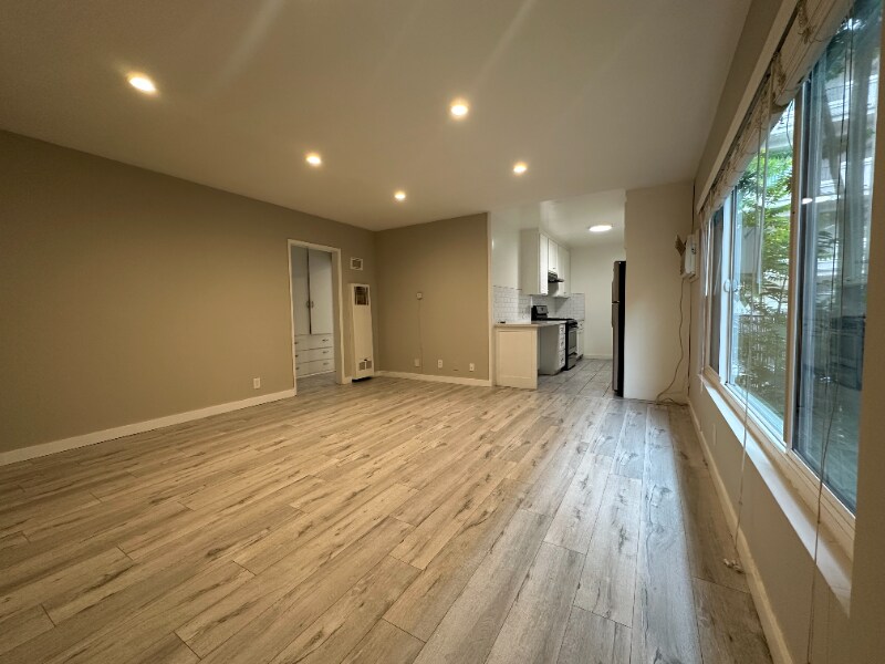 Foto principal - 7555 De Longpre Ave