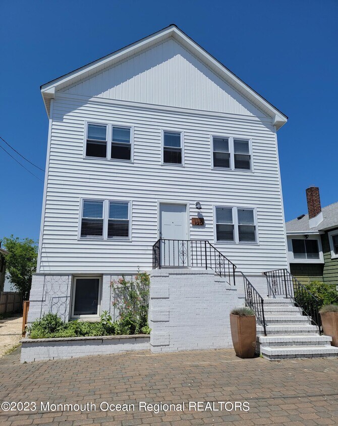 Primary Photo - 130 Blaine Ave