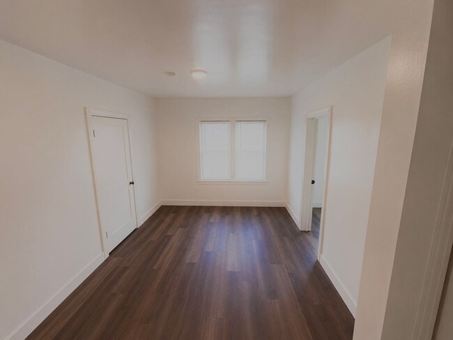 Building Photo - 404 S Van Buren St