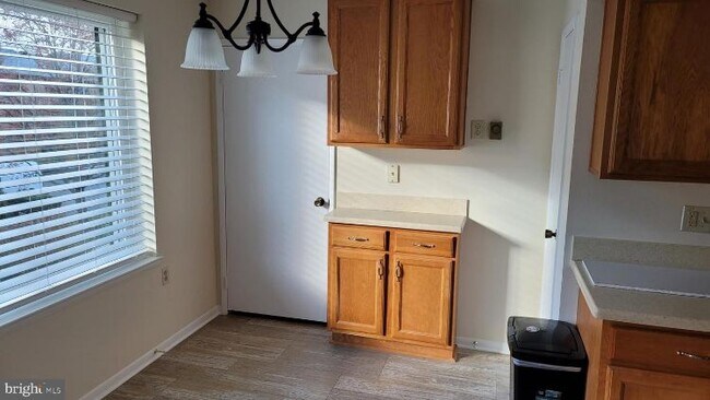 Building Photo - 15301 Pine Orchard Dr