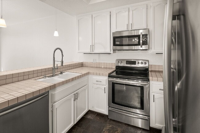 Building Photo - Embrace Luxury Living: Spacious 2BR/2BA Condo with Fireplace & Pool Oasis in San Diego!