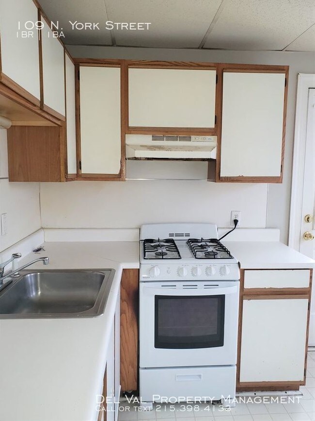 Foto del edificio - 109 N York St