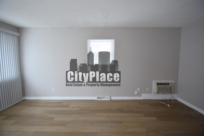 Foto del edificio - 2410 N Lesley Ave