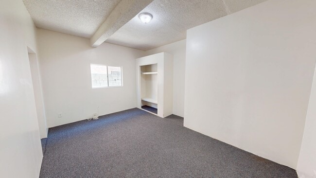Building Photo - Beautiful Dormitory Style Housing Available