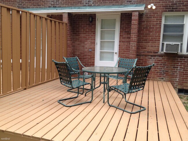 Building Photo - 2 br, 1 bath Townhome - 43 Burley Cir