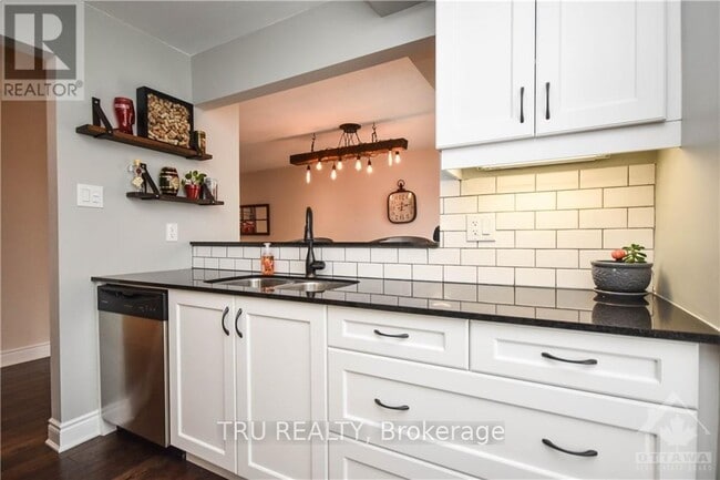 Building Photo - 787 Mayfly Cres