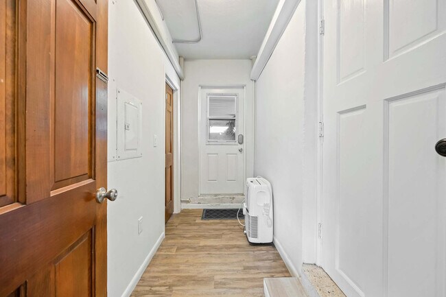 Building Photo - 105 NE 3rd St