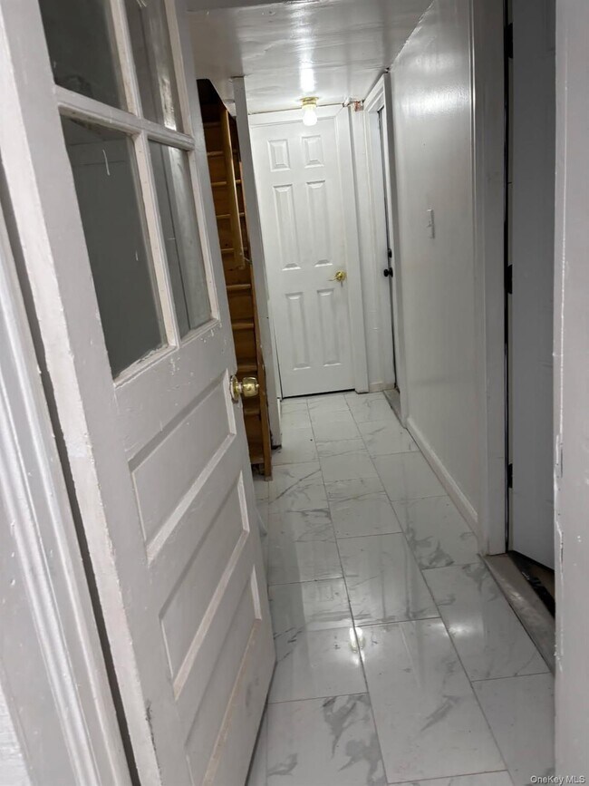 Foto del edificio - 1031 E 241st St