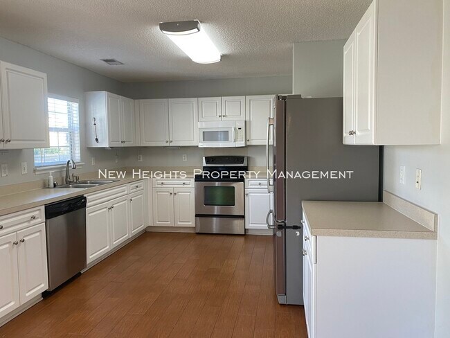 Foto del edificio - 109 Lakewood Dr