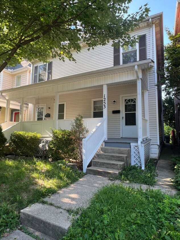 Primary Photo - 1253-1255 Eastwood Avenue