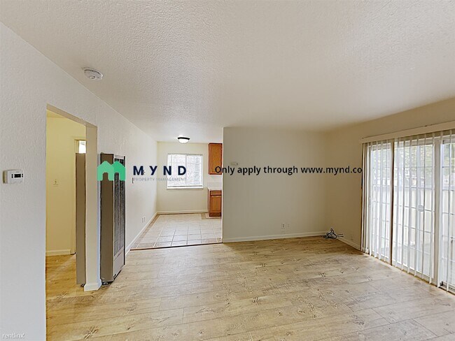 Building Photo - 928-930 Ravenscourt Ave